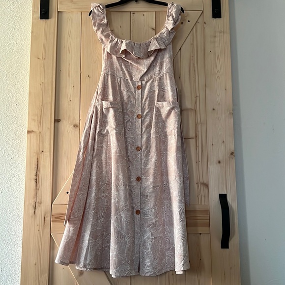 Selfie Leslie Dresses & Skirts - Cold Shoulder Selfie Leslie Dress 🤍